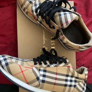 Burberry Shoes sz 10